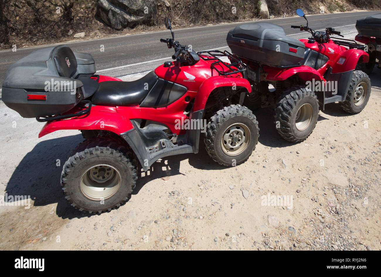 Puerto Vallarta, Messico-20 Aprile 2018: off-road ATV Gite e avventure in Puerto Vallarta che forniscono vedute panoramiche dell'oceano e la magnifica natura la Foto Stock