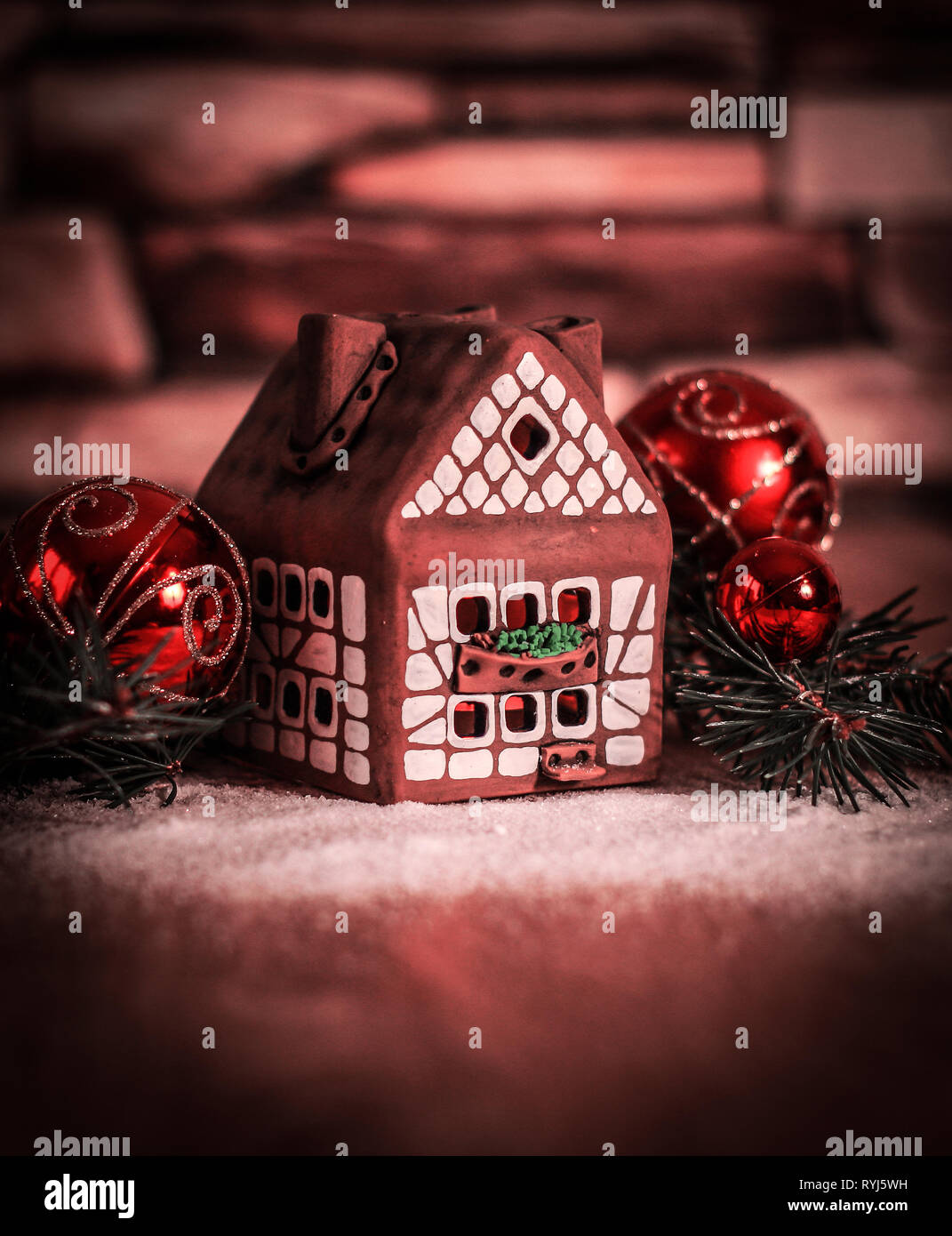 Gingerbread house,palle di Natale. il concetto di celebrati Foto Stock