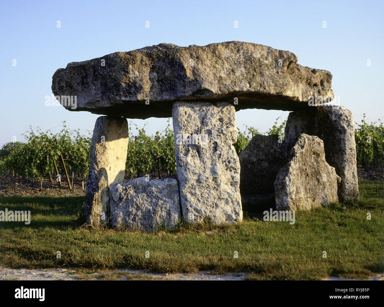 Preistoria, preistoria, architettura, dolmen, tomba megalitica vicino a  Limoges, Francia, Additional-Rights-Clearance-Info-Not-Available Foto stock  - Alamy