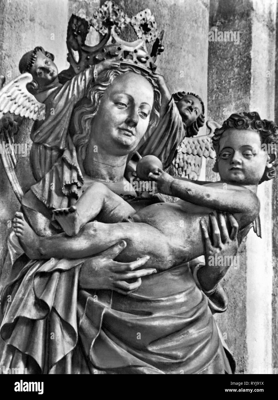 La religione, il cristianesimo, Madonna / Maria con Bambino, Madonna in corona, 1438, statua in legno dipinto, placcati oro, St. Sebald, Norimberga, Additional-Rights-Clearance-Info-Not-Available Foto Stock