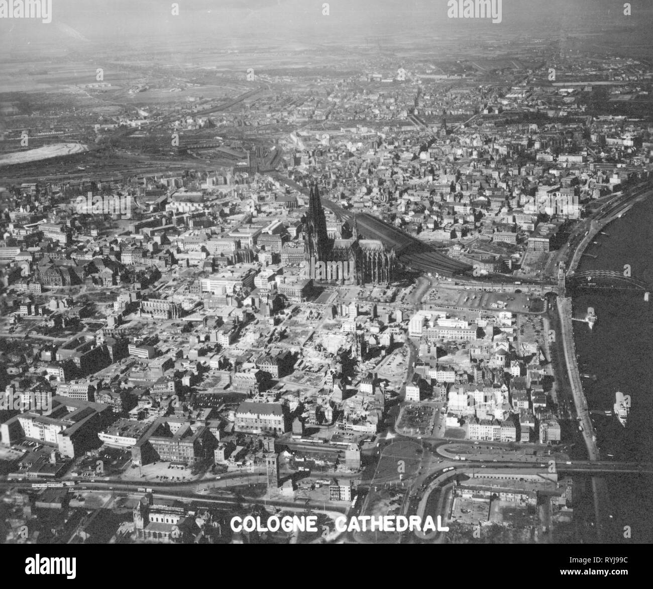 Geografia / viaggi storico, Germania, città e comunità, Colonia, visualizzare una fotografia aerea degli anni cinquanta, Additional-Rights-Clearance-Info-Not-Available Foto Stock