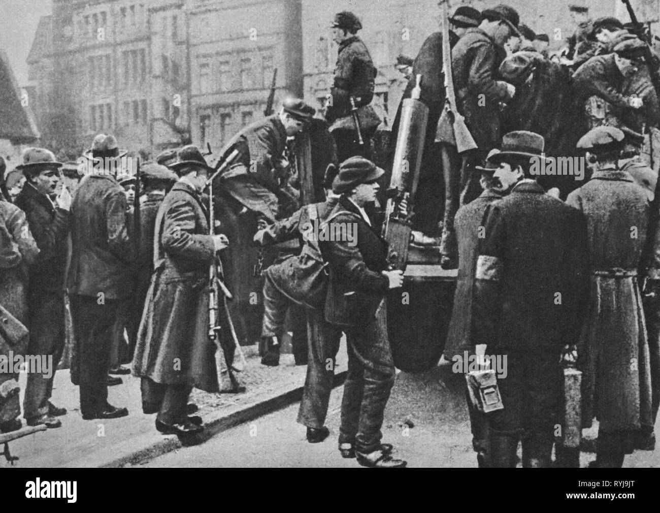 Sollevazione della Ruhr, 13.3. - 12.4. 1920, armamento di membri della Red Ruhr all esercito di repulse Kapp Putsch, la zona della Ruhr, marzo 1920, Additional-Rights-Clearance-Info-Not-Available Foto Stock