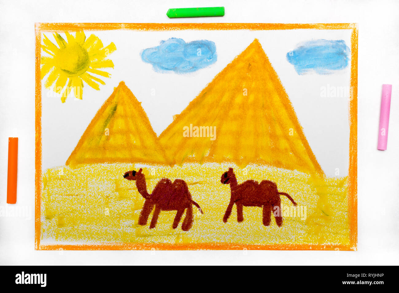 Disegno Colorato Piramidi E Cammelli Nel Deserto Foto Stock Alamy