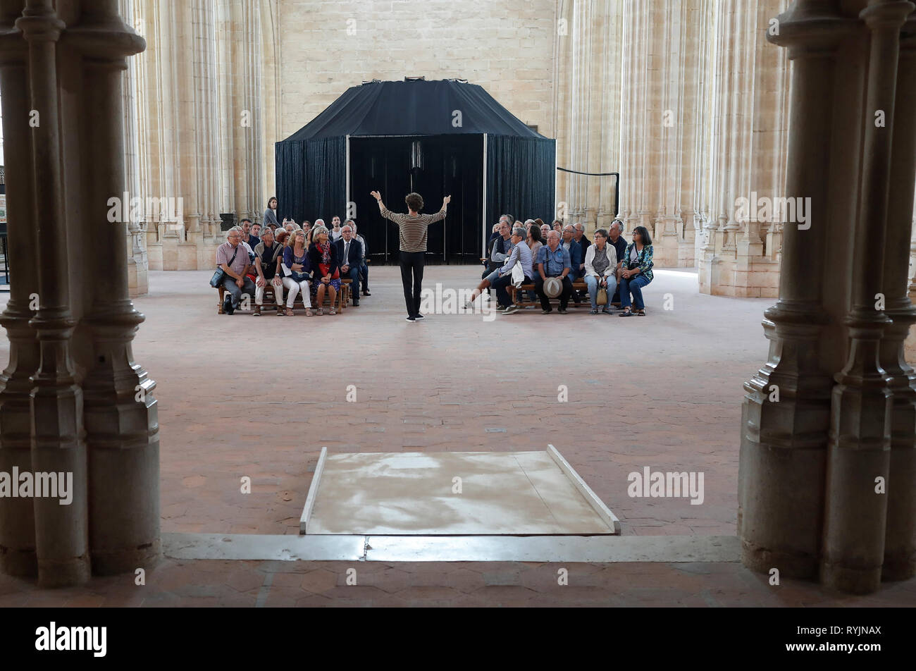 Il monastero reale di Brou. Guida turistica con un gruppo. Bourg en Bresse. La Francia. Foto Stock