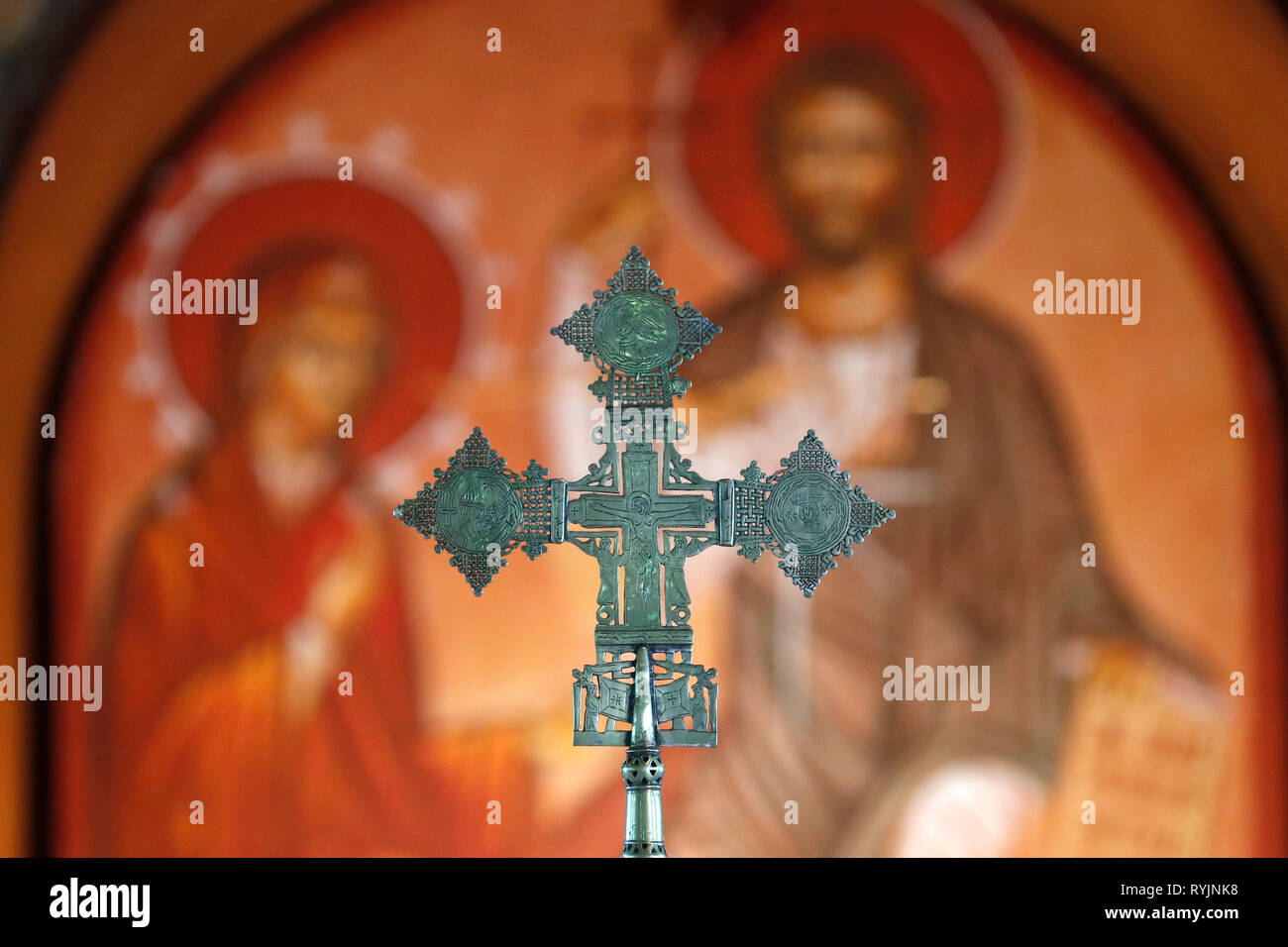 Il Santuario di Notre Dame des Voirons. Una croce cristiana con Cristo. Boege. La Francia. Foto Stock