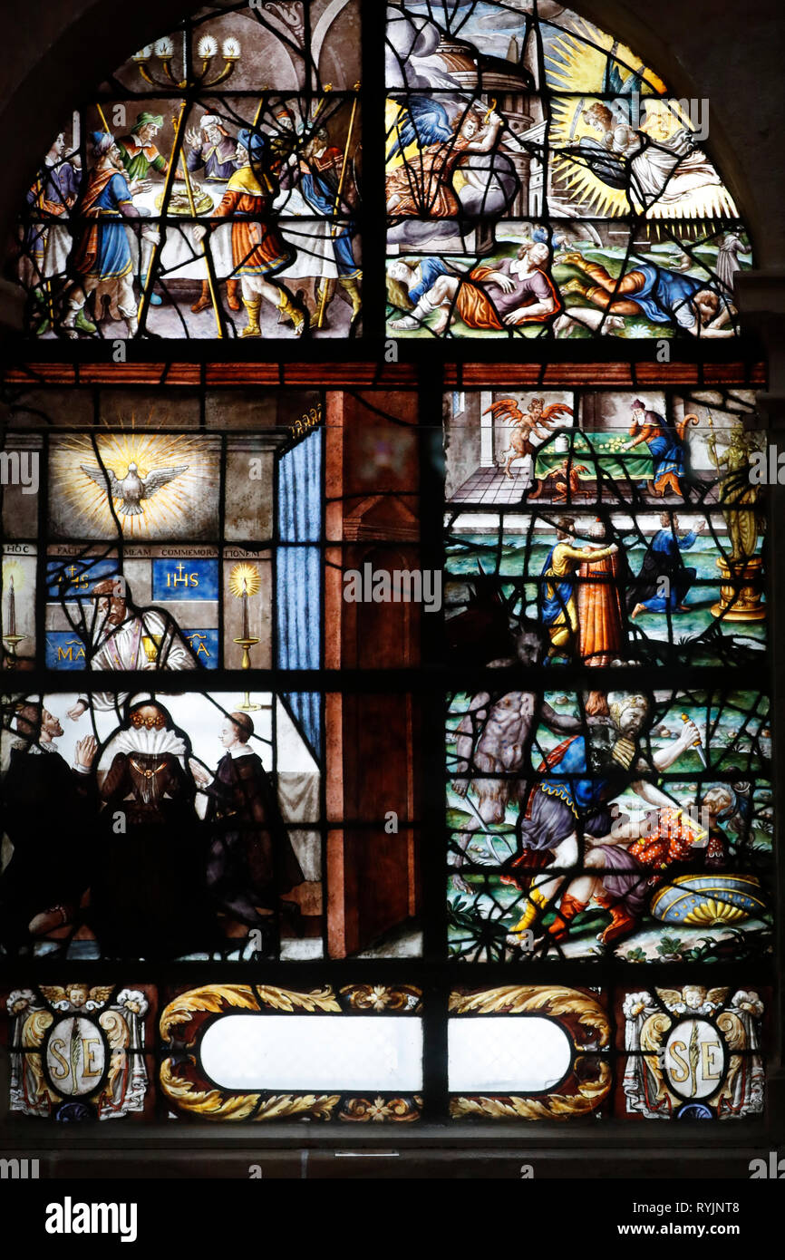 Saint Etienne du Mont chiesa. Finestra di vetro colorato. La pasqua. Parigi. La Francia. Foto Stock