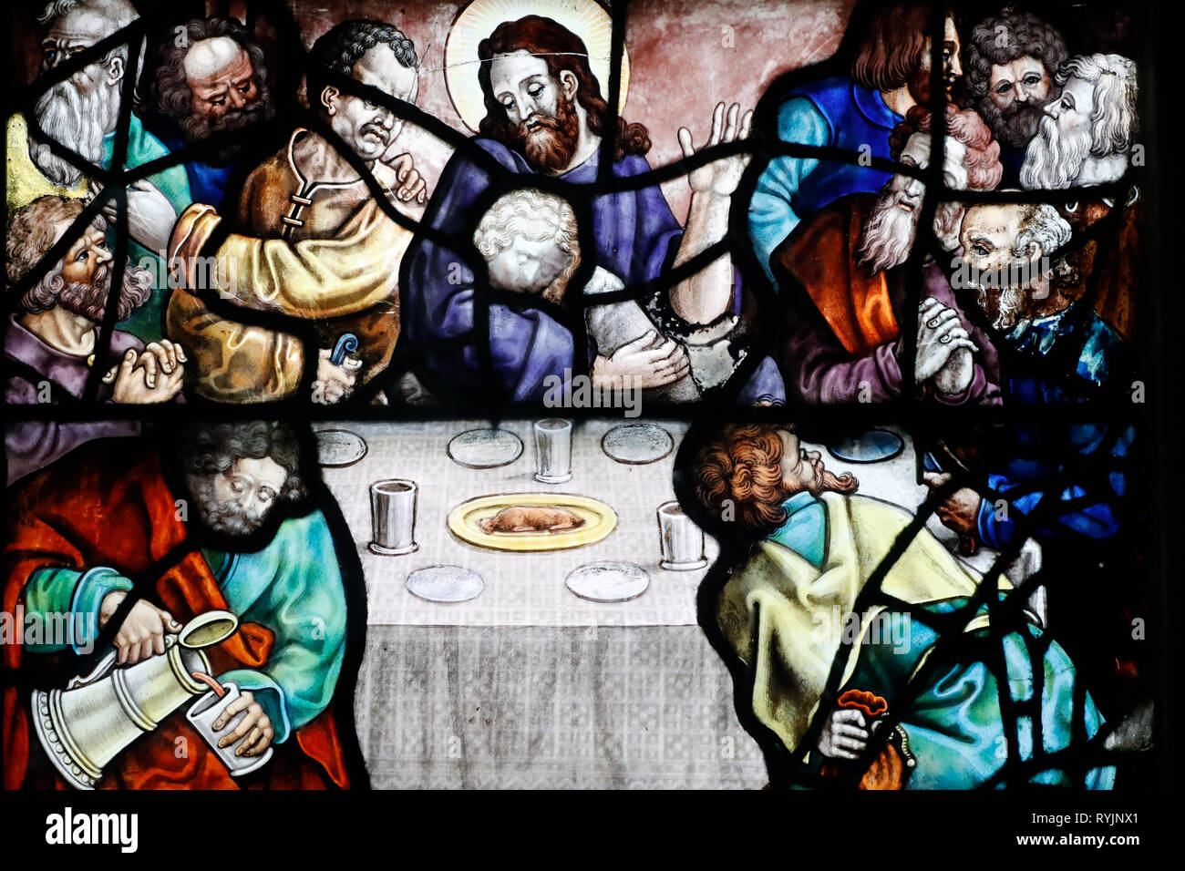 Saint Etienne du Mont chiesa. Finestra di vetro colorato. La Pasqua cristiana. Parigi. La Francia. Foto Stock