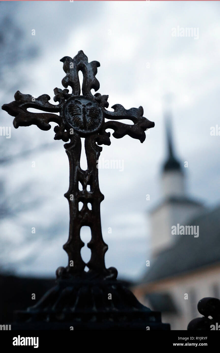 Chiesa Soknedal. Il vecchio cimitero. La Norvegia. Foto Stock