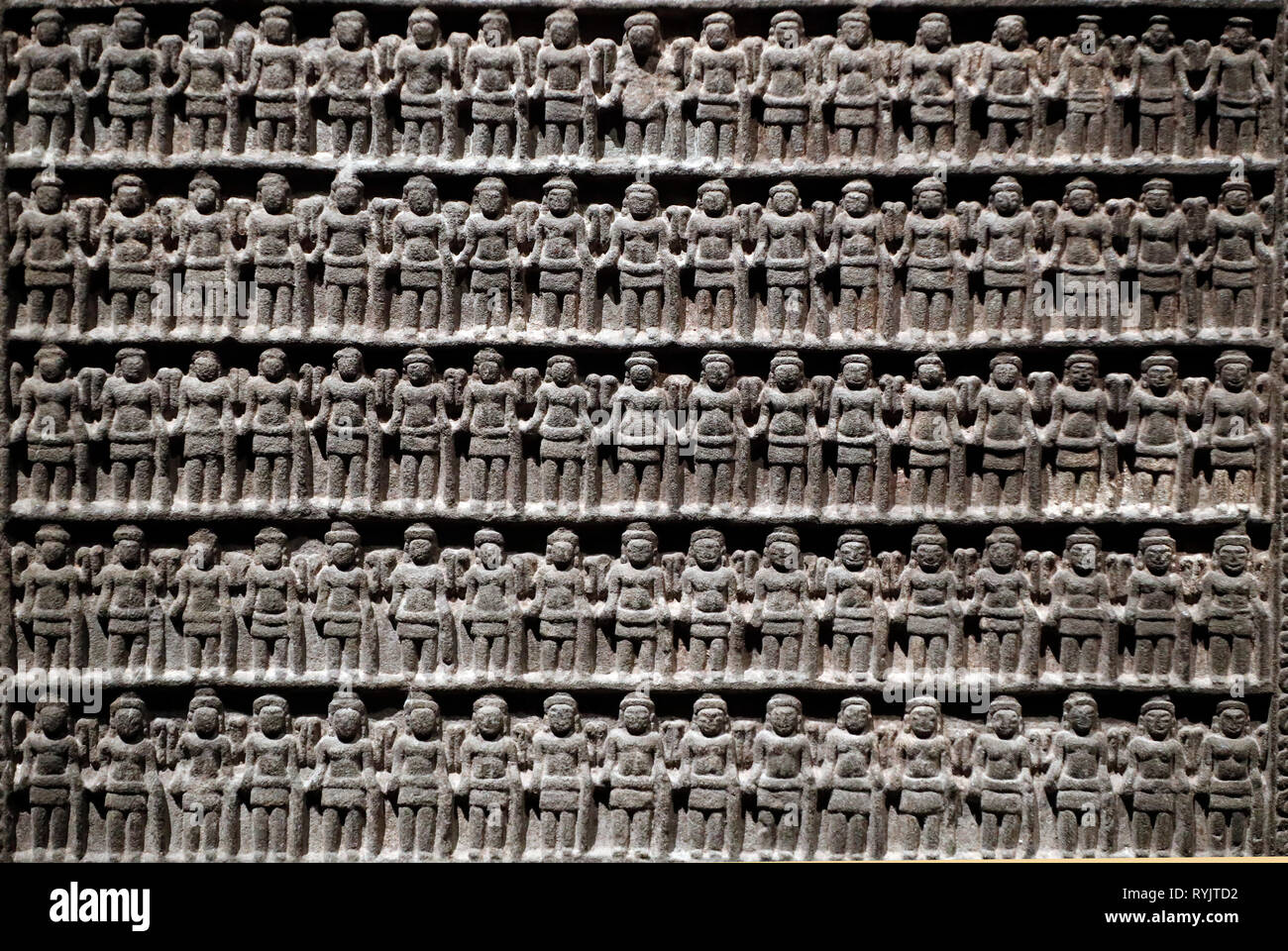 Al Museo della Civilizzazione Asiatica. Angkor. Esplorazione della Cambogia città sacra. Vishnu stele votiva. Su ciascun lato 255 piccole immagini del quattro-armati Vishnu. Ca Foto Stock