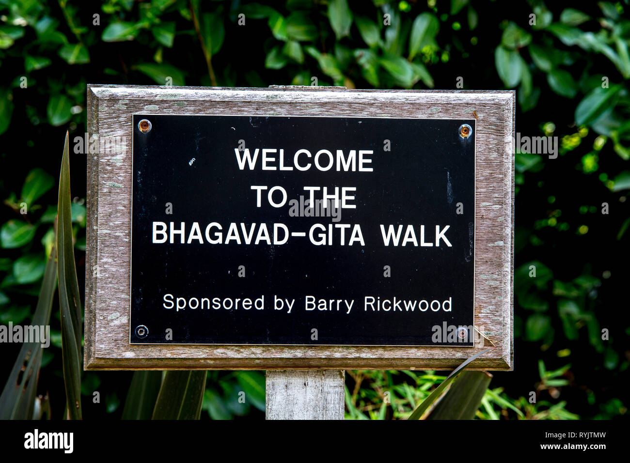 Bhagavad-Gita a piedi a Bhaktivedanta manor, Watford, Regno Unito Foto Stock