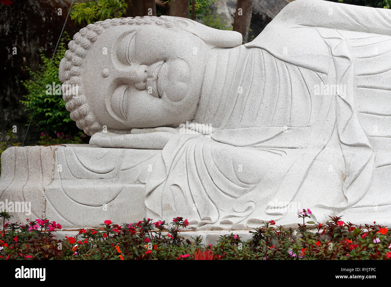 Van Hanh zen monastero buddista. Dopo 45 anni di insegnamento il Dharma, il Buddha passati nel parinirvana. Dalat. Il Vietnam. Foto Stock