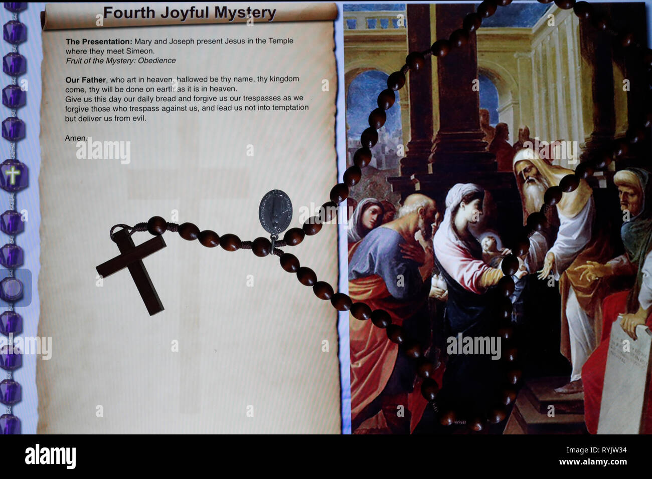 Rosario cristiana su una tavoletta digitale. La preghiera cattolica. Il quarto mistero gaudioso : la presentazione. Foto Stock