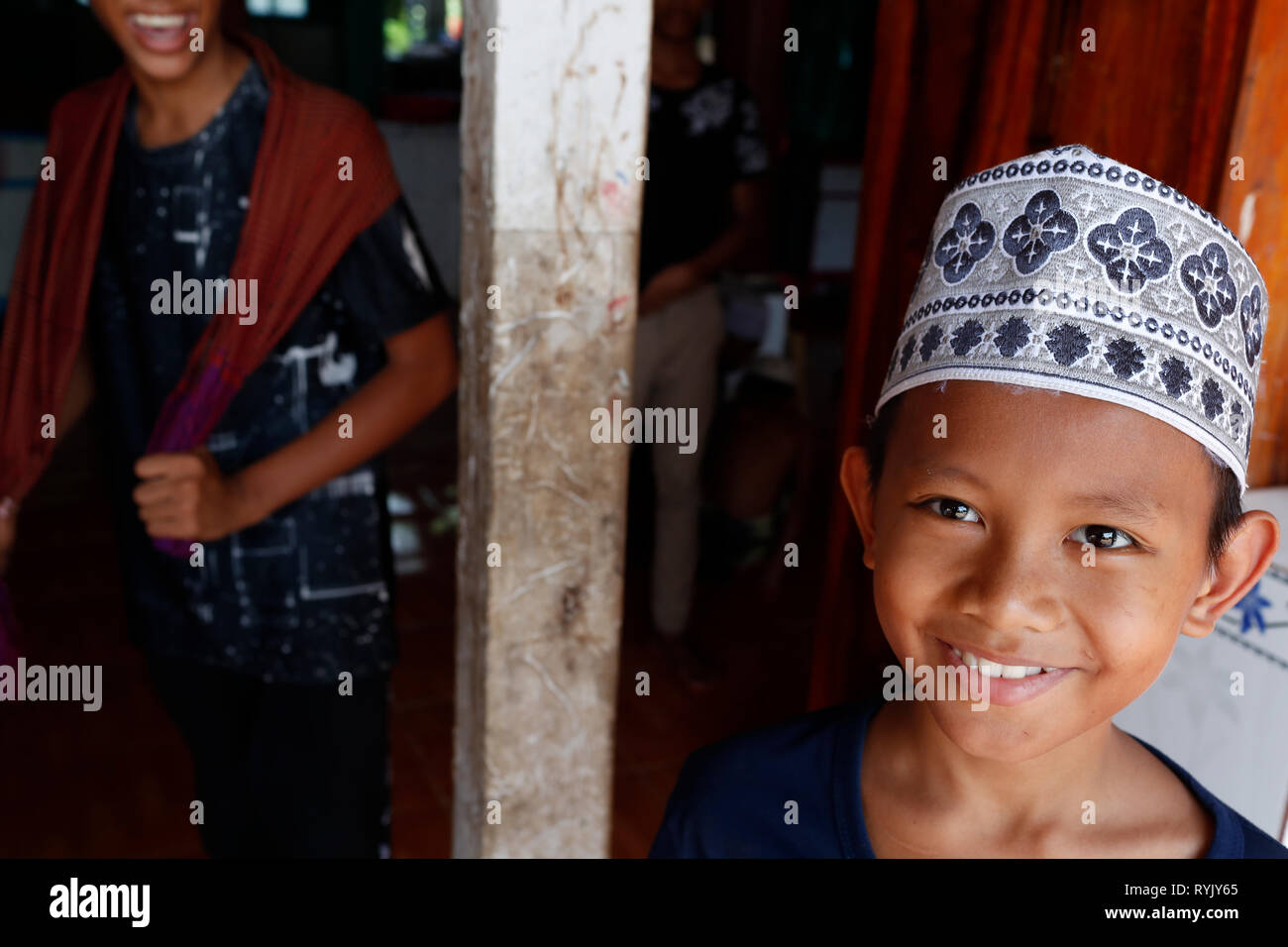 Jamiul Azhar moschea. Bambini musulmani presso una scuola di madrassa. Chau Doc. Il Vietnam. Foto Stock