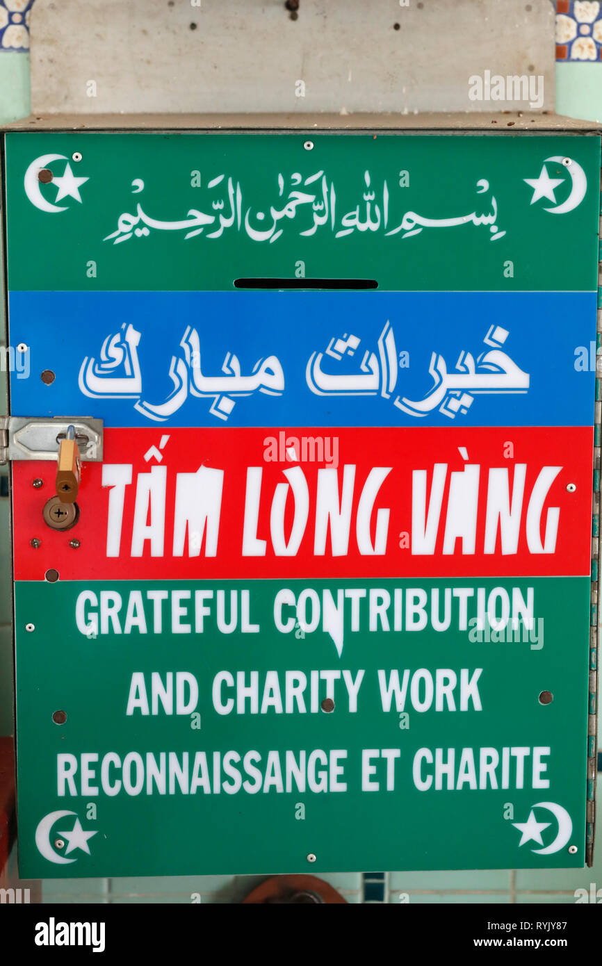 La moschea di Mubarak. Charity box. Chau Doc. Il Vietnam. Foto Stock