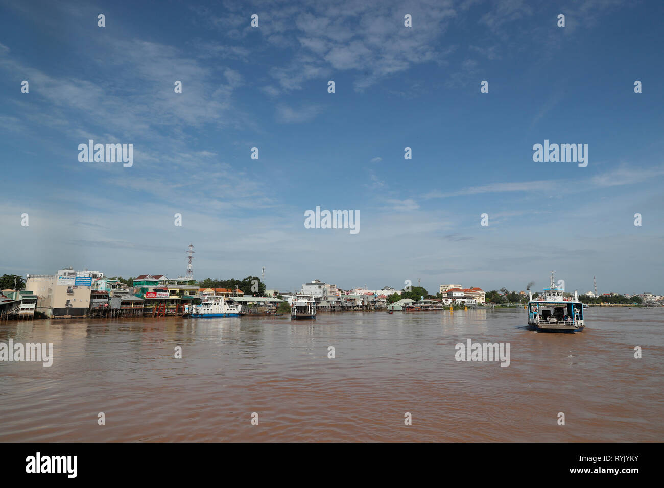 Traghetto sul Delta del Mekong. Chau Doc. Il Vietnam. Foto Stock