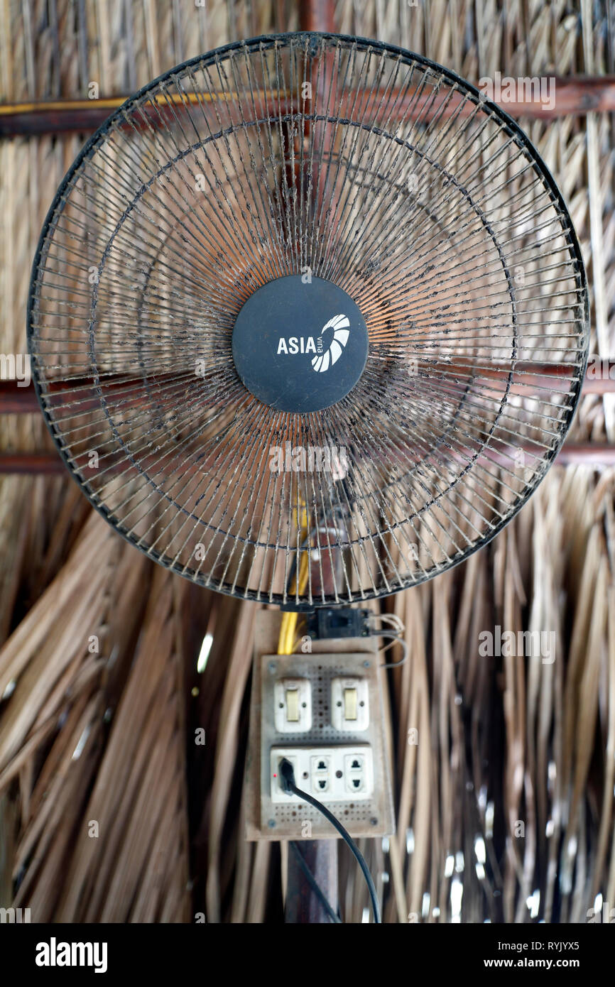 Il vecchio ventilatore in una casa tradizionale. Can Tho. Il Vietnam. Foto Stock