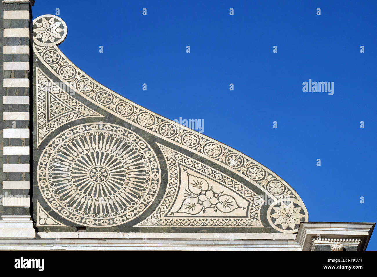 Dettagli dalla facciata di Santa Maria Novella Chiesa Dominicana di Firenze, Italia Foto Stock