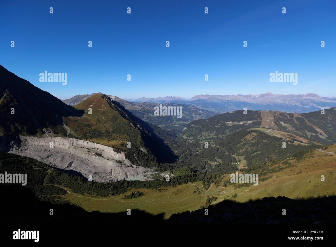 Il paesaggio delle Alpi Francesi in estate. Aravis mountains. La Francia. Foto Stock