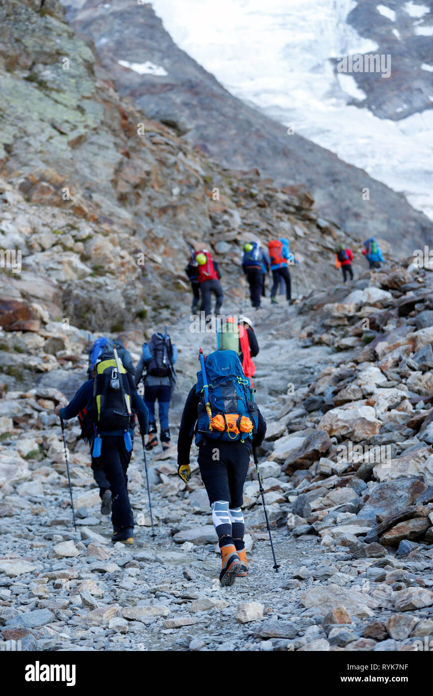 Gli alpinisti durante la fase di ascesa del Mont Blanc lungo il percorso regolare via Gouter rifugio. La Francia. Foto Stock