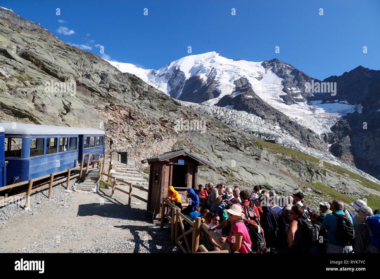 Le Alpi Francesi, Saint-Gervais. Il Mont Blanc del tram (TMB) è la montagna più alta della linea ferroviaria in Francia. Terminus a 2372 m. La Francia. Foto Stock