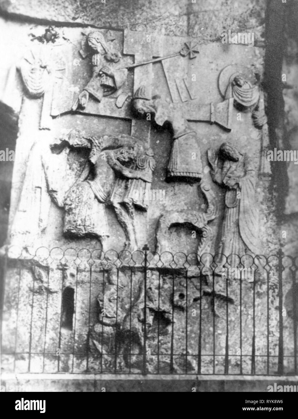 Geografia / viaggi, Germania, paesaggi, della Foresta Teutoburg, Externsteine, rilievo discesa dalla Croce, post 1093, cartolina, circa 1905, religione Religioni, cristianesimo, Christian luogo di pellegrinaggio, belle arti, arte, Medioevo, Gesù Cristo, croce, croci, griglie, barre, Principato Lippe, nella Renania settentrionale-Vestfalia e Renania, Reno Westfalia, Renania settentrionale-Vestfalia, Nordrhein-Westphalen, Europa, 1910s, xx secolo, 10s, foresta, foreste, cartolina, cartoline, storico, storico Additional-Rights-Clearance-Info-Not-Available Foto Stock