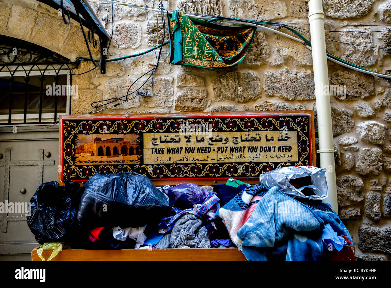 Abbigliamento esterno una moschea in Gerusalemme la città vecchia, Israele. Foto Stock