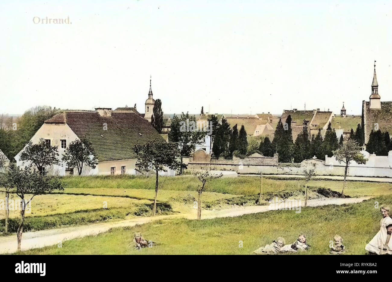 Ritratti di gruppo con 5 persone, edifici a Ortrand, 1912, Brandeburgo, Ortrand Foto Stock