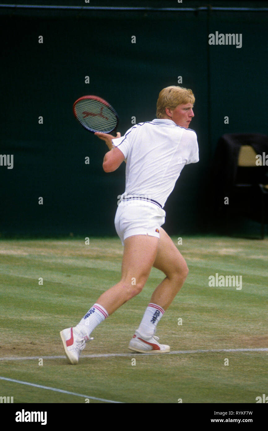 Boris Becker, la campionessa di tennis, in azione a Wimbledon 1986 Foto Stock