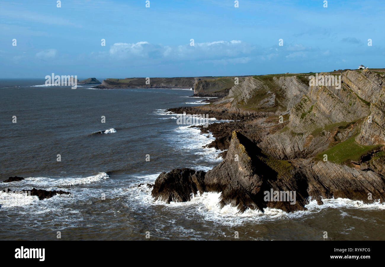 Vista su scogliere sul mare a worms testa dal Knave su Gower Foto Stock