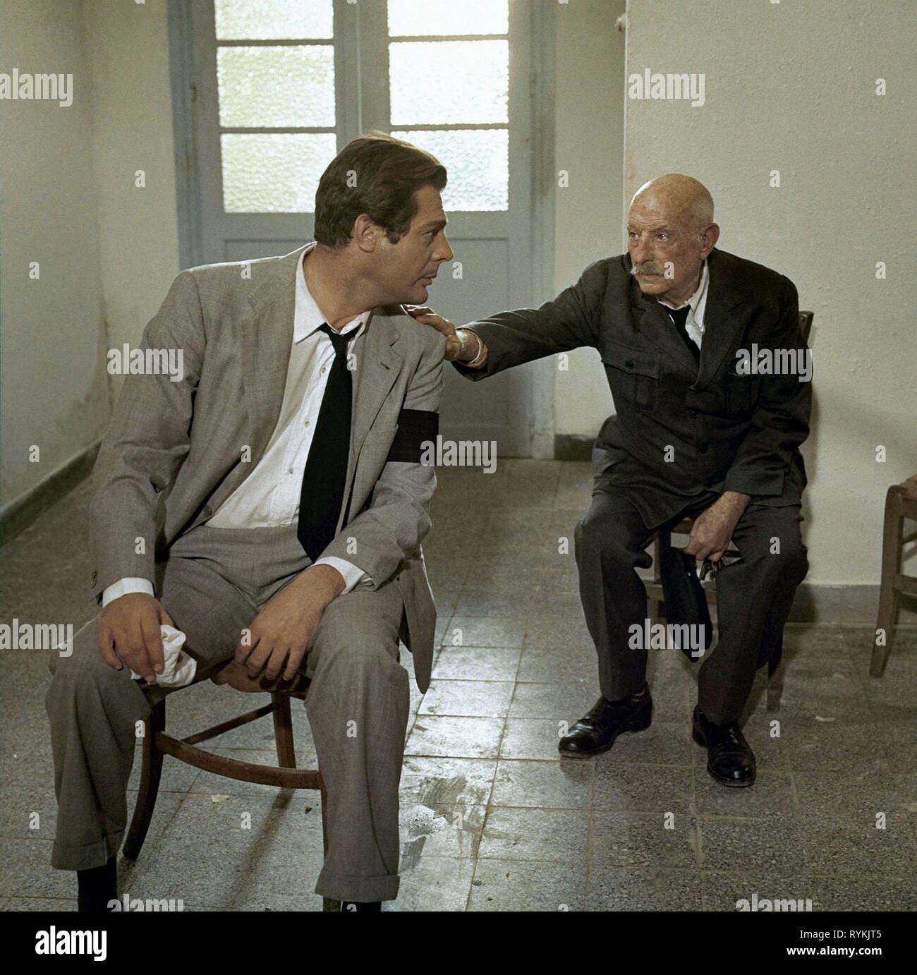 MARCELLO MASTROIANNI, lo straniero, 1967 Foto Stock