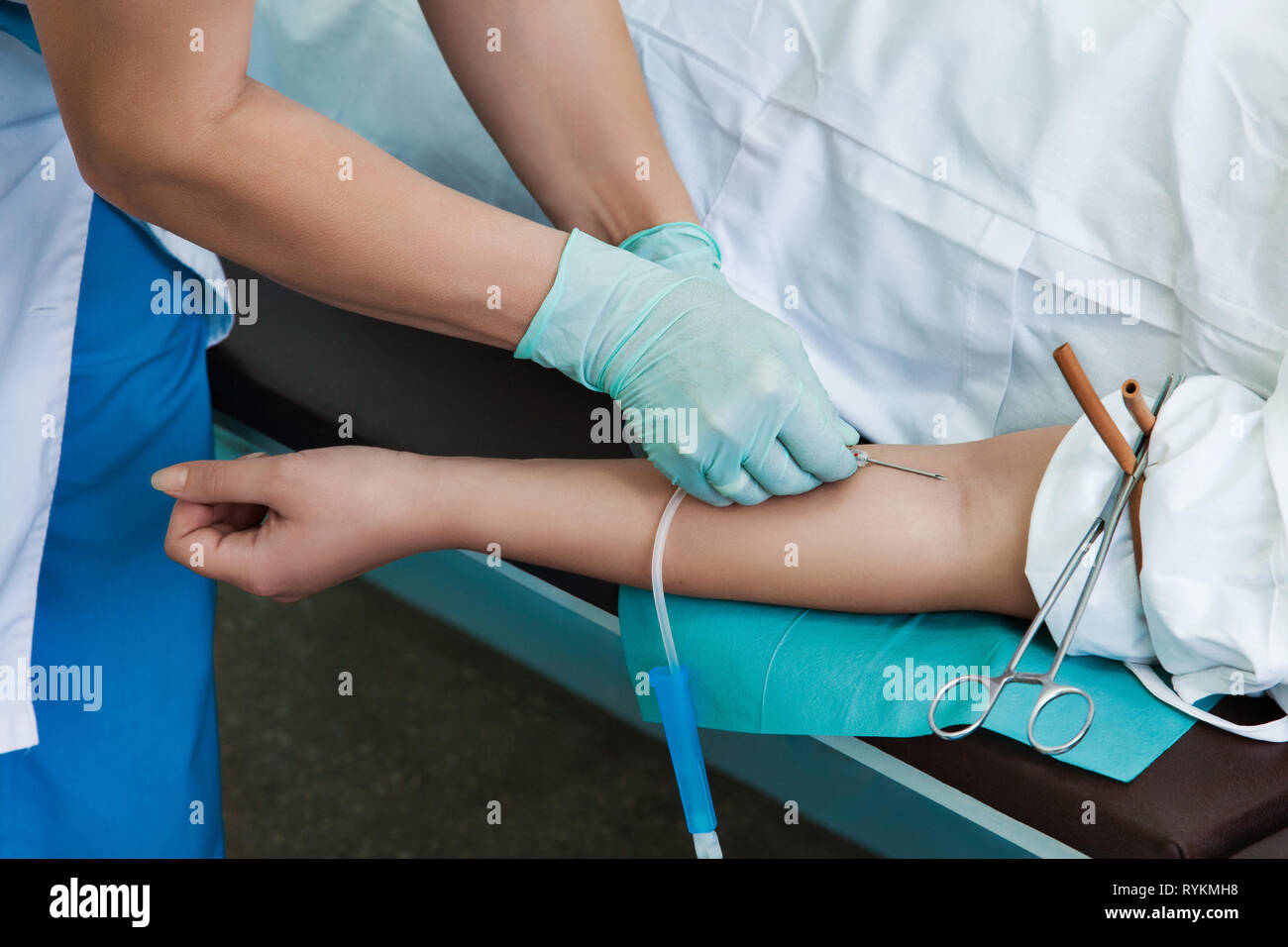 Per il prelievo di campioni di sangue. Laboratorio di analisi mediche Foto Stock