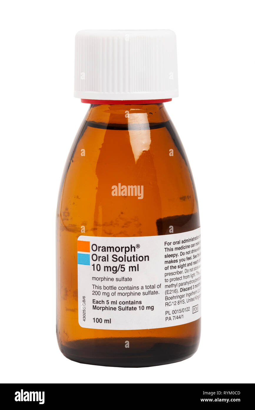 Una bottiglia di Oramorph soluzione orale di morfina solfato su sfondo bianco Foto Stock