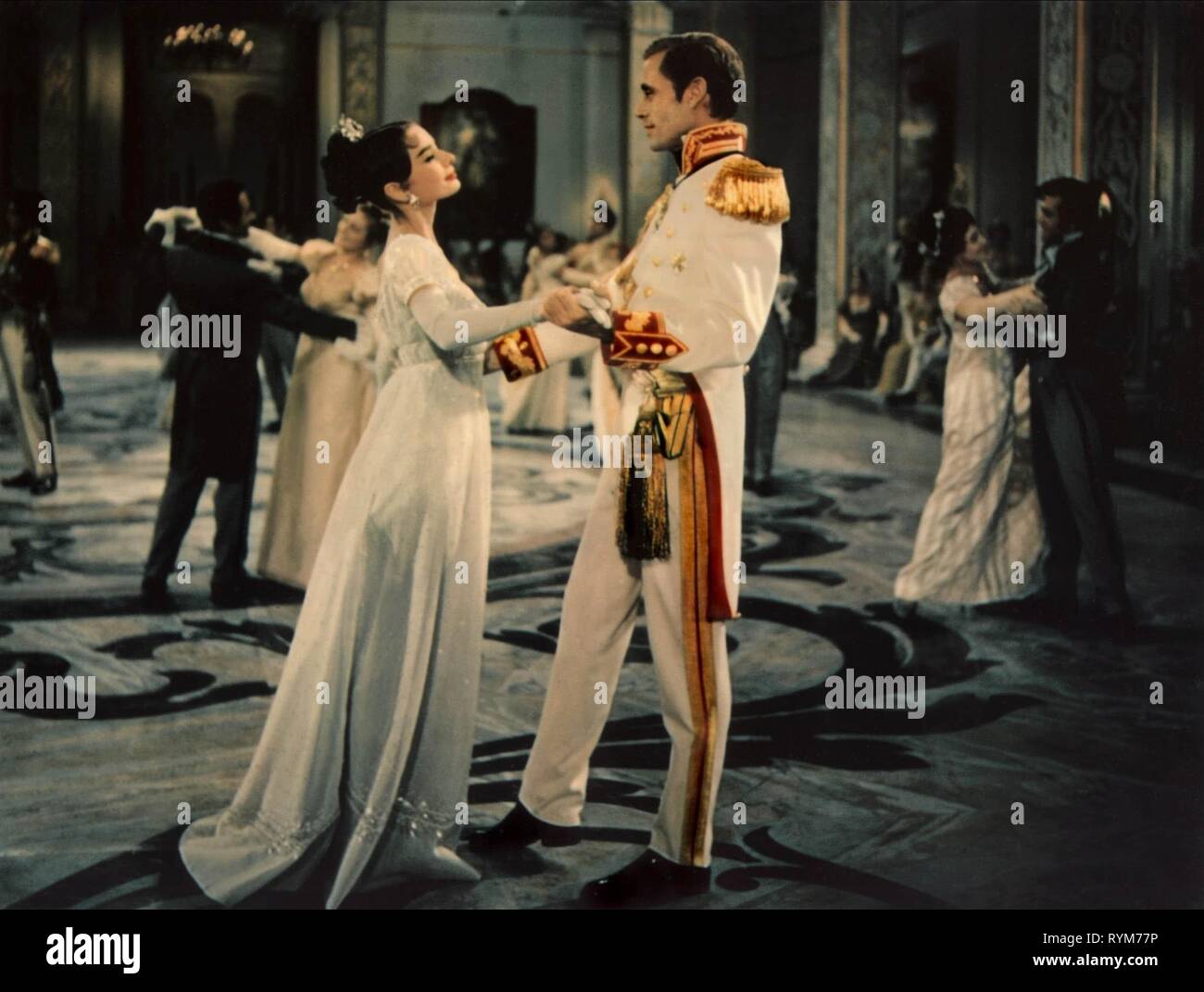 HEPBURN,Ferrer, la guerra e la pace, 1956 Foto Stock