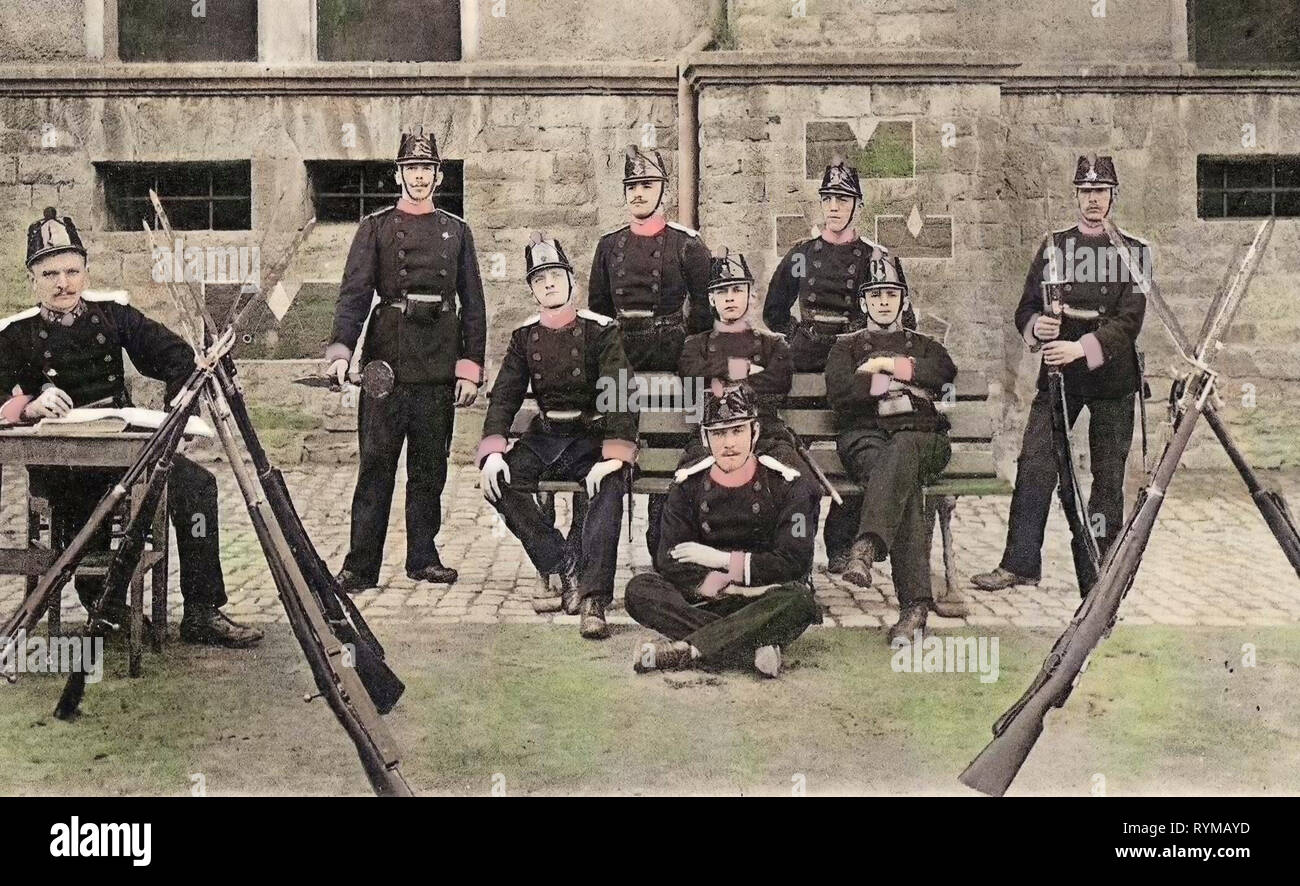Armi da fuoco, baionette, Compagnie des Volontaires (1881-1944), ritratti di gruppo con 9 persone, 1905, Lussemburgo District, cartoline della città di Lussemburgo, Lussemburgo, Soldats de Garde Foto Stock