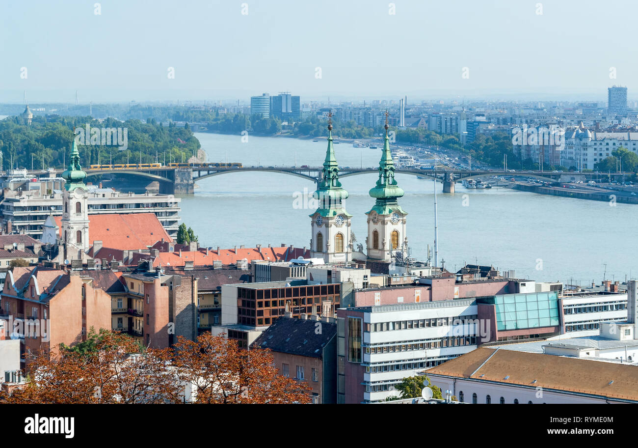 Chiesa di Sant'Anna e il Ponte Margherita a Budapest - Ungheria Foto Stock
