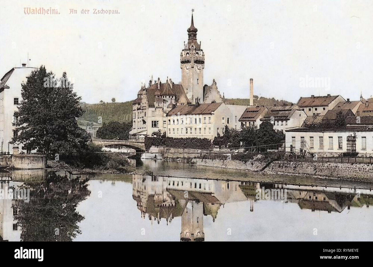 Zschopau (fiume), acqua riflessioni in Sassonia, tempo 14:55, ponti in Waldheim, edifici in Waldheim, Rathaus Waldheim, 1907, Landkreis Mittelsachsen, Waldheim, An der Zschopau, Germania Foto Stock
