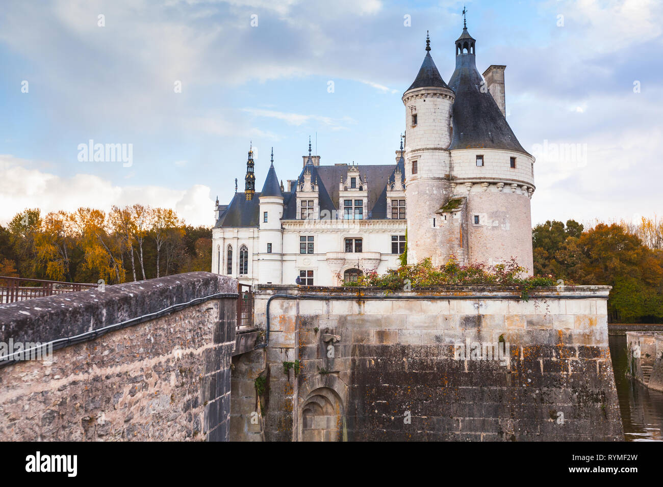 Chenonceau, Francia - 6 Novembre 2016: Chateau de Chenonceau, il castello medievale, la Valle della Loira. Fu costruita nel XV secolo, miscela di stile tardo gotico e ea Foto Stock