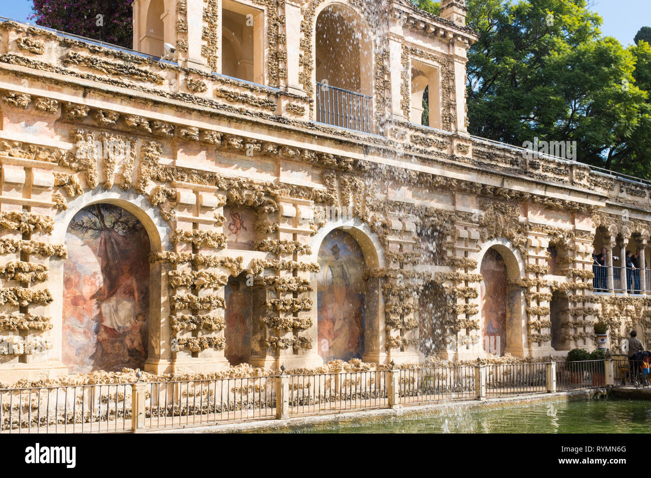 Il Real Alcazar o Reales Alcazares e i suoi giardini a Siviglia, Spagna Foto Stock