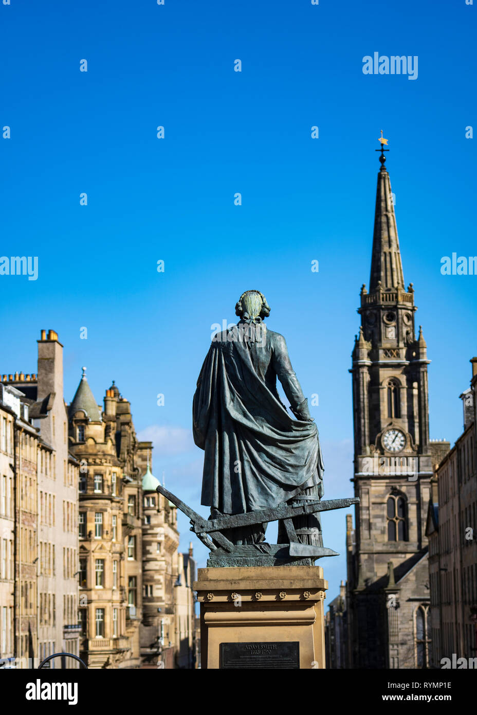 Adam Smith statua sul Royal Mile di Edimburgo Città Vecchia, Scotland, Regno Unito Foto Stock