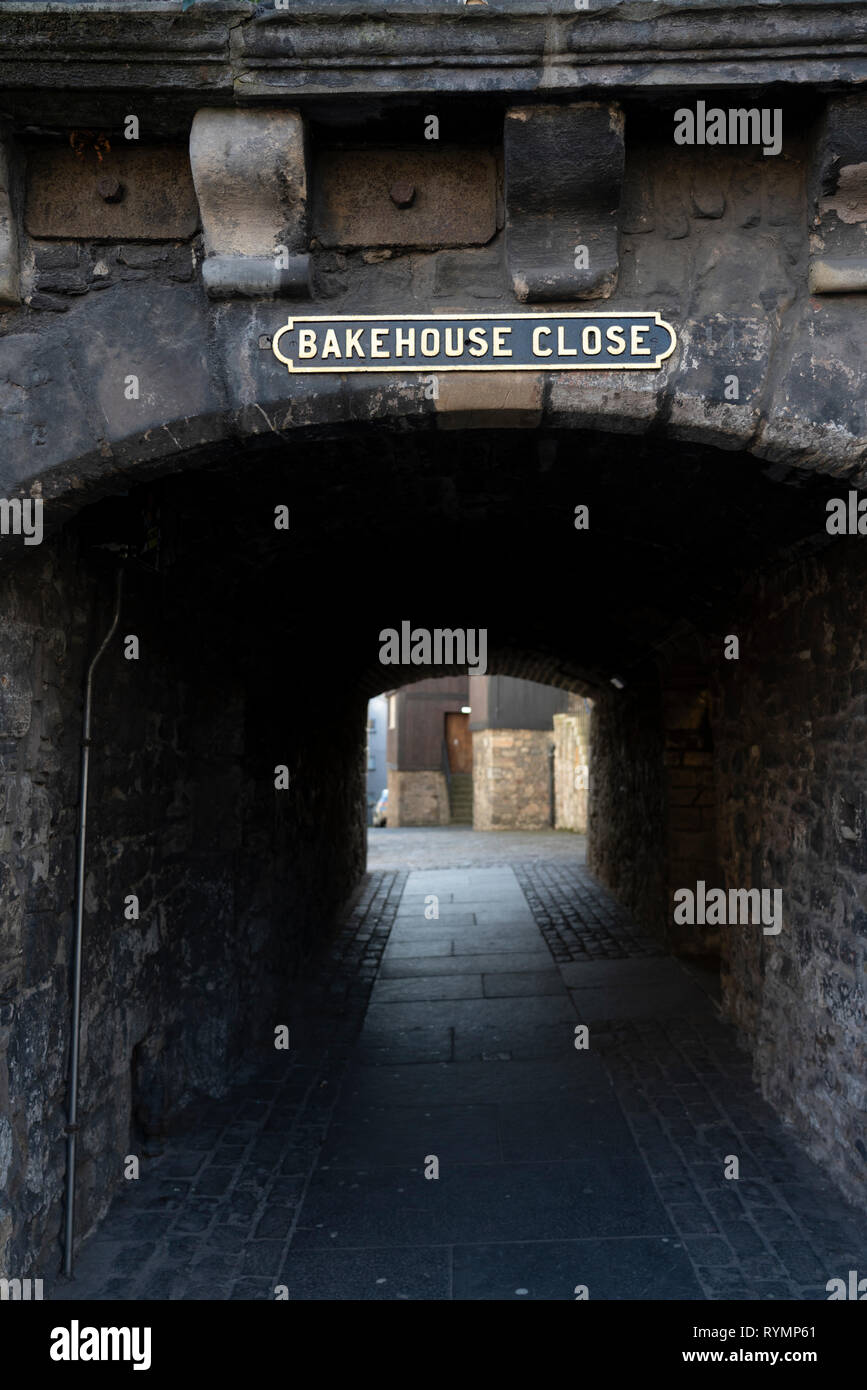 Ingresso Bakehouse vicino sul Royal Mile di Edimburgo, Scozia UK. Ubicazione del Outlander come fittizio Carfax vicino. Scozia ,REGNO UNITO Foto Stock