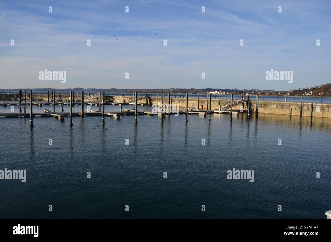 Svuotare docks in inverno - Immagini di Bregenz, Vorarlberg, Austria Foto Stock