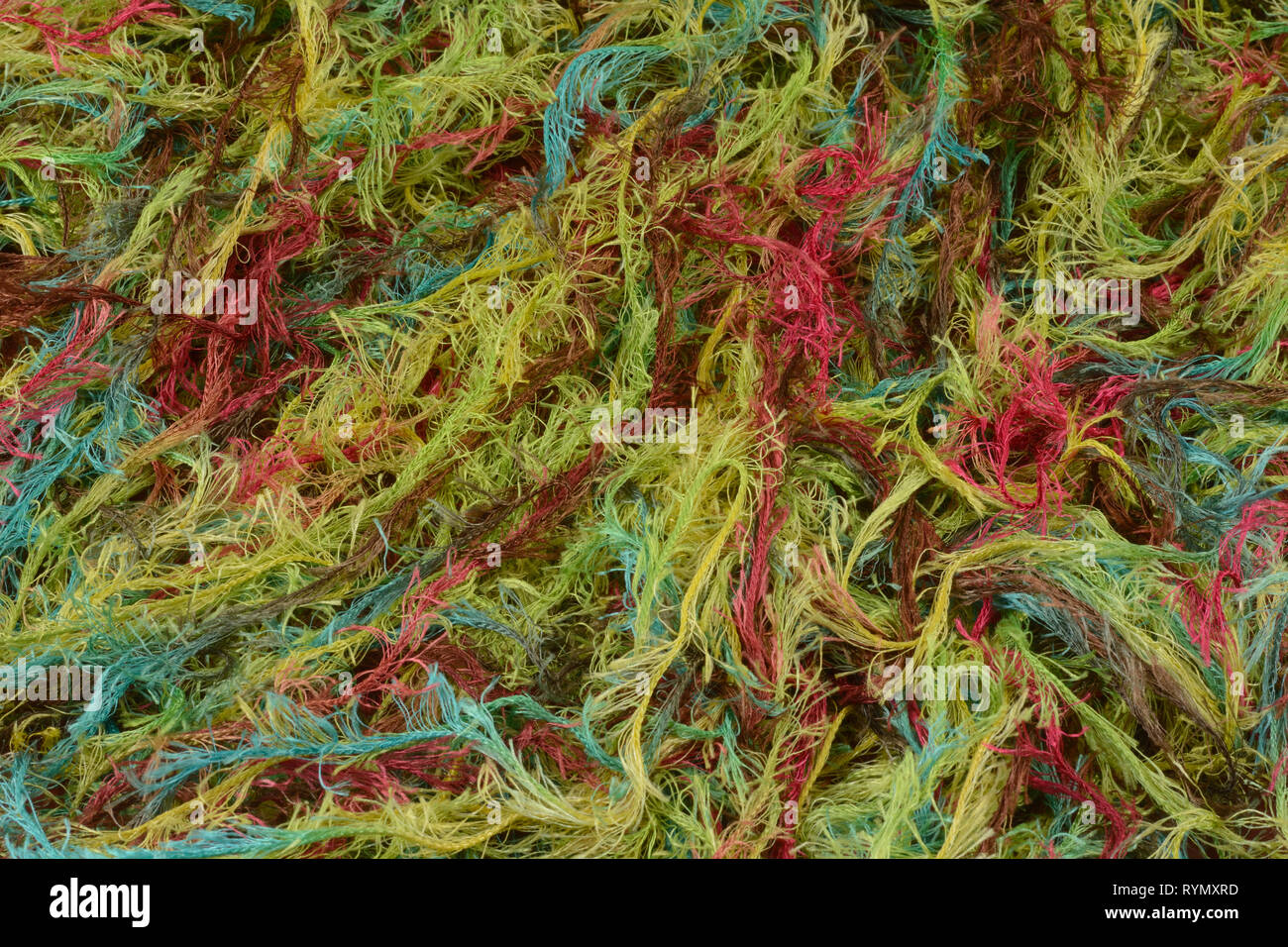 Sfondo di close up di trefoli di rosso verde e blu filo o nastro Foto Stock
