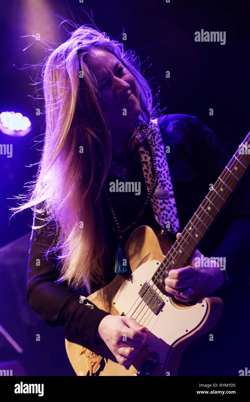 RIS-Orangis, Francia. 6 febbraio 2019. Joanne Shaw Taylor si esibisce in concerto al PIANO a RIS-Orangis, Francia Foto Stock