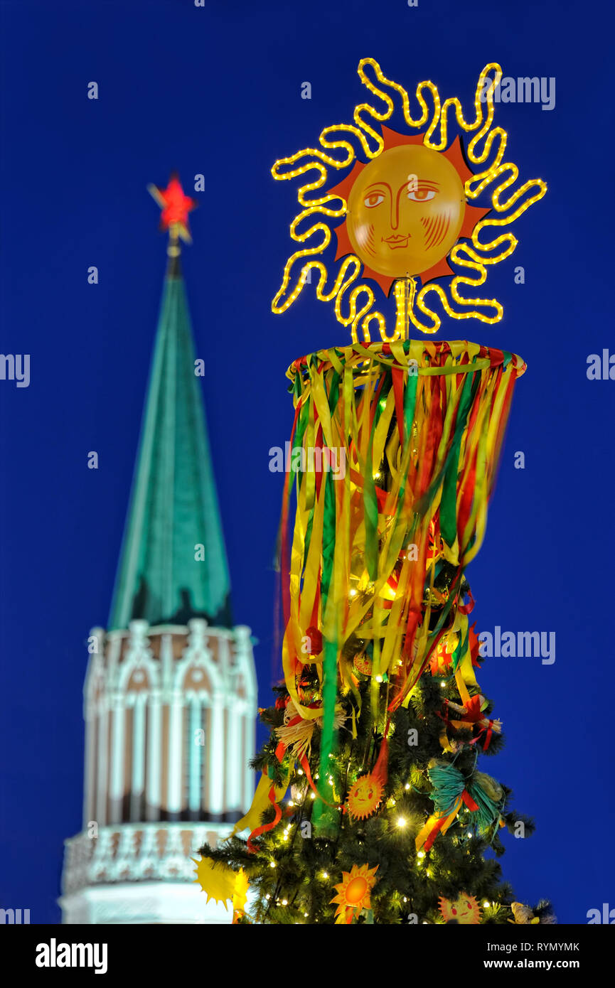 Sorridente Sun - Il simbolo della Maslenitsa e imminente primavera Foto Stock