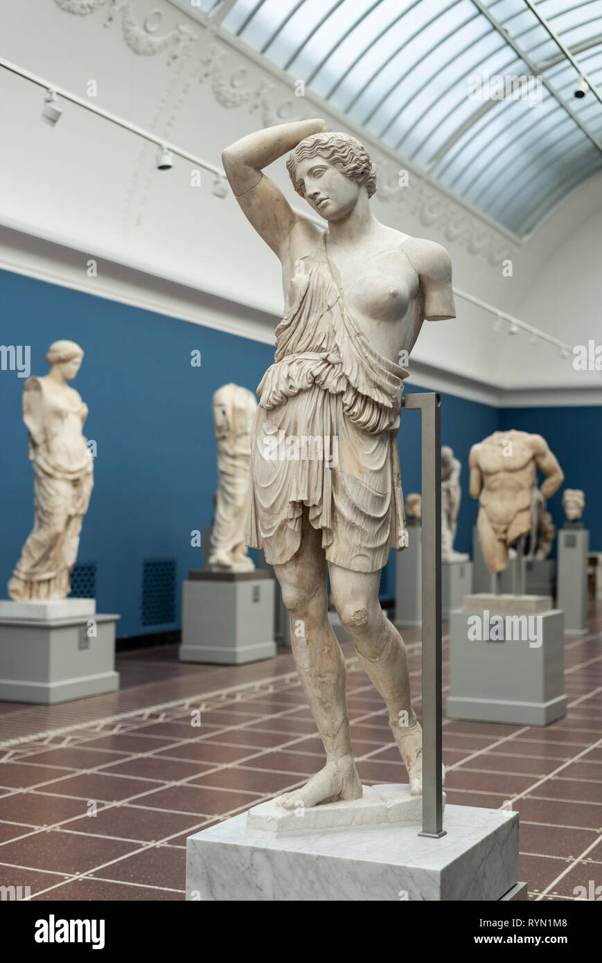 Copenhagen. La Danimarca. Amazzone ferita statua, ca. 150 annuncio. Ny Carlsberg Glyptotek. Copia romana, datata ca. 150 annuncio, derivato da un pensiero originale per essere Foto Stock