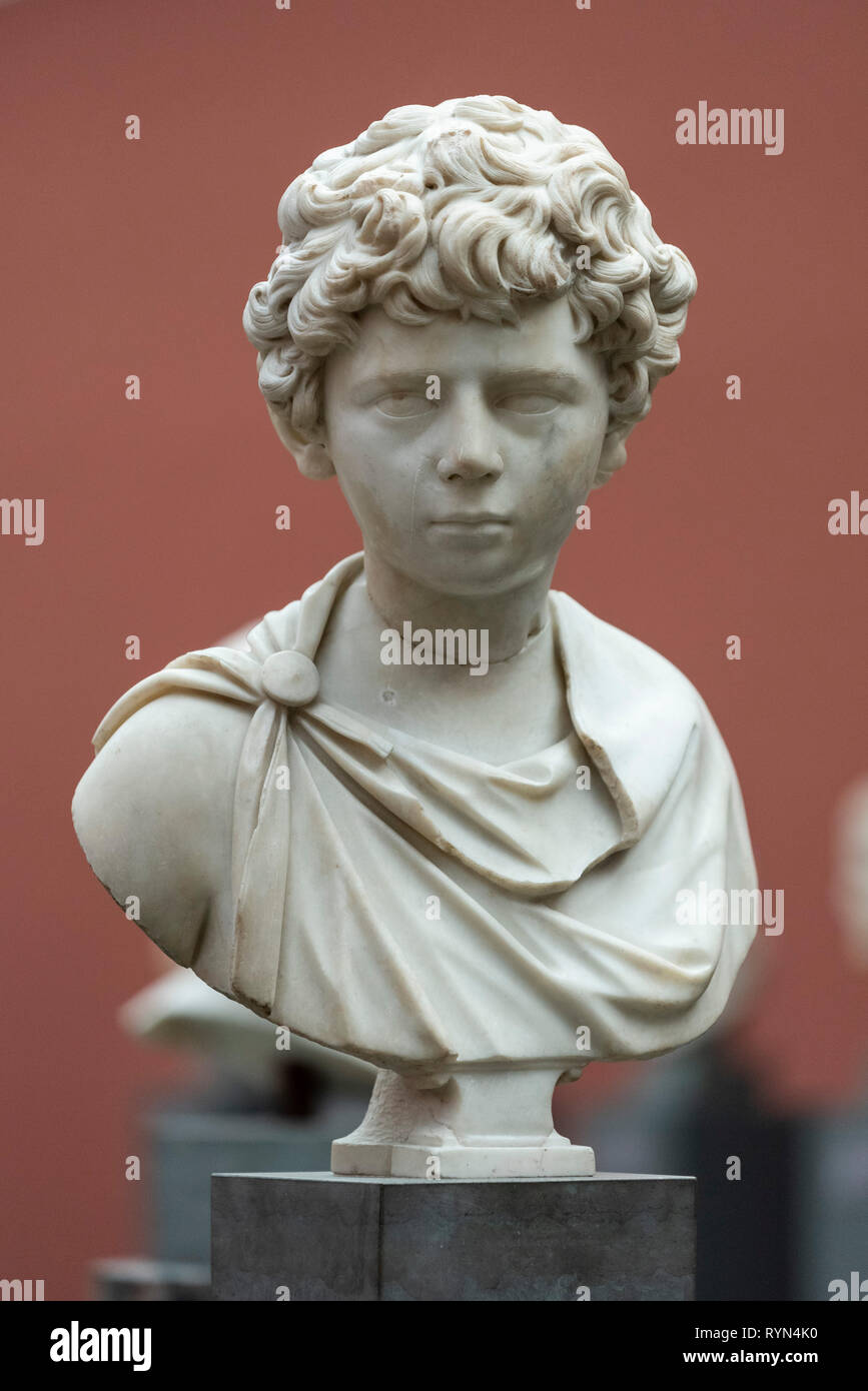 Copenhagen. La Danimarca. Busto di imperatore romano Lucius Verus come un ragazzo a ca. 8 anni di età. Ny Carlsberg Glyptotek. Lucius Verus indossa il paludame Foto Stock