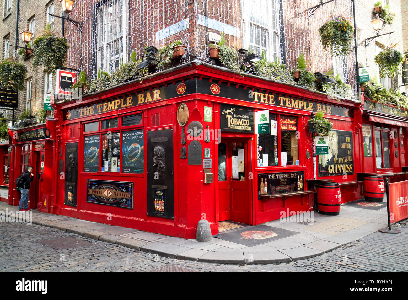 Il pub Temple Bar a Dublino Repubblica di Irlanda Europa Foto Stock