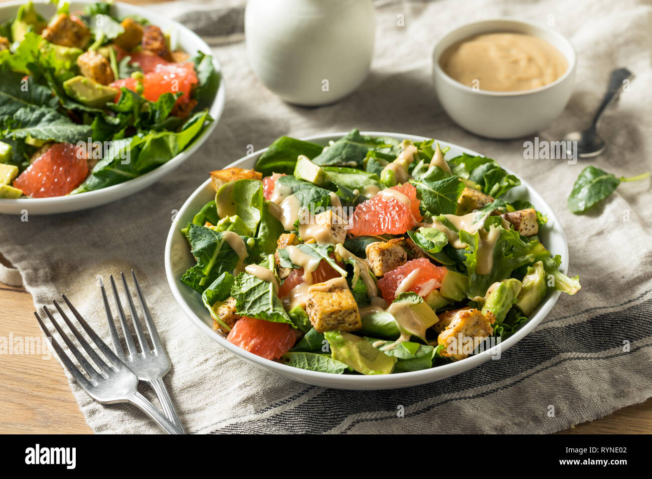 Organica Vegana Tofu asiatici con insalata di avocado e pompelmo Foto Stock