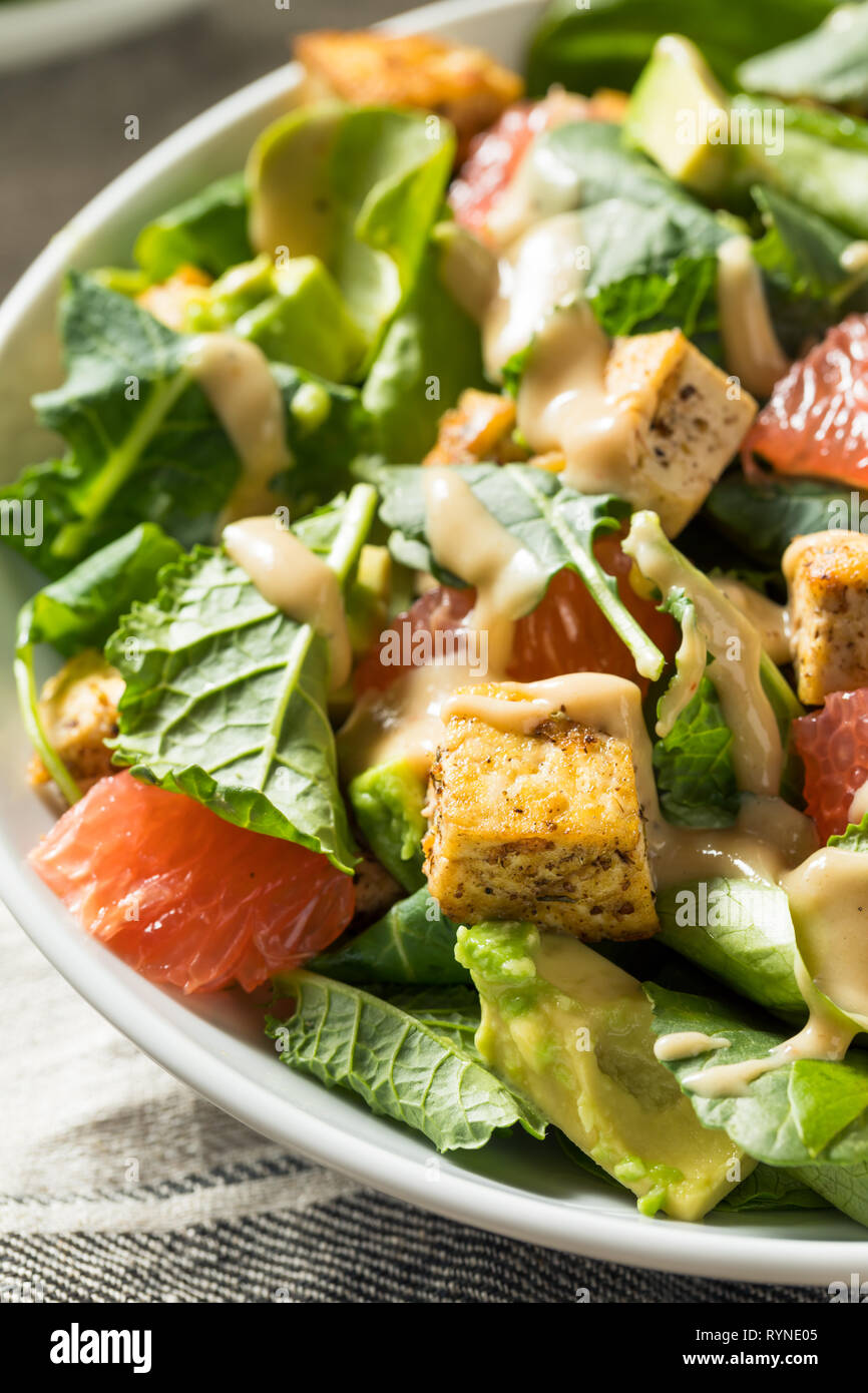 Organica Vegana Tofu asiatici con insalata di avocado e pompelmo Foto Stock