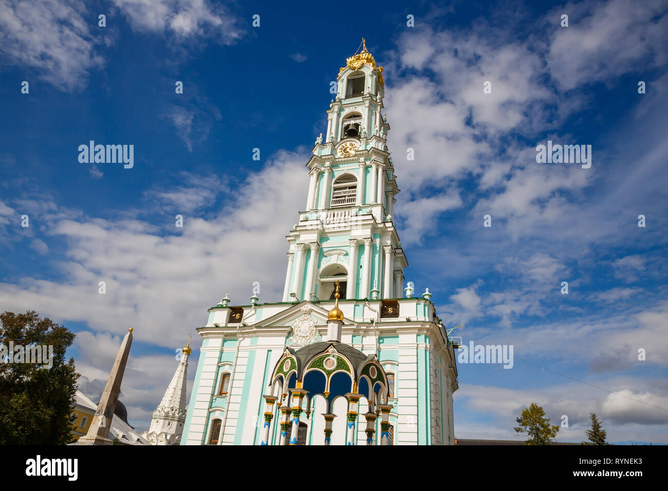 Il campanile di Santa Trinità Lavra di San Sergio a Sergiev Posad, Russia. Foto Stock